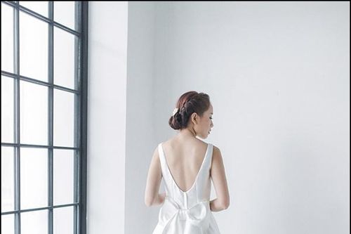 Chỉ cao 1m50 vẫn mặc váy cưới đẹp lộng lẫy