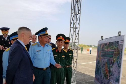 Bộ trưởng Quốc phòng Hoa Kỳ thăm Việt Nam