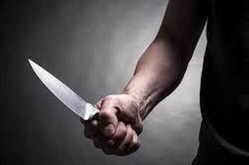 Bé gái bị kẻ lạ dùng dao chém bị thương khi đang ở nhà