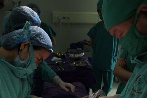 Đột nhiên đau bụng, đi khám mới biết bị ung thư buồng trứng