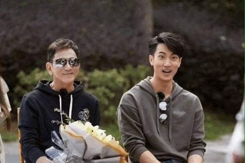 Gần 40 tuổi, Ngô Tôn trẻ mãi không già nhưng bố anh 72 tuổi còn trẻ trung hơn