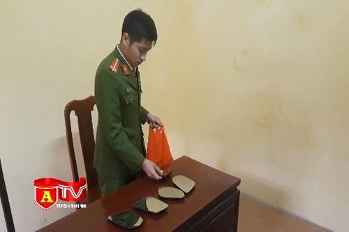 Đột nhập hầm gửi xe bẻ trộm 7 gương ô tô hạng sang