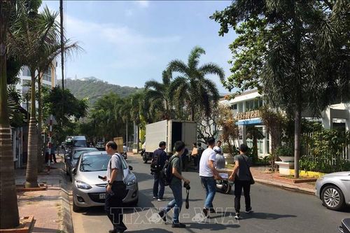 Bàn giao cho công an Trung Quốc đối tượng làm giả thẻ ngân hàng và đánh bạc trên mạng