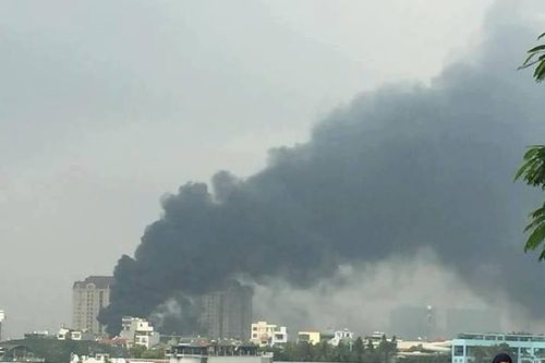 Hà Nội: Cháy tại trường cấp 2 Nhật Tân, khói đen bốc cao hàng chục mét