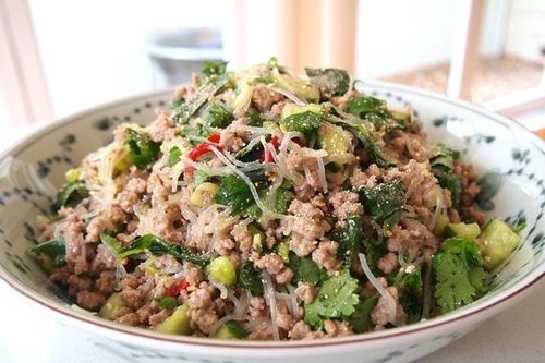 Cách làm món Lạp của người Lào đổi vị cho bữa cơm năm mới