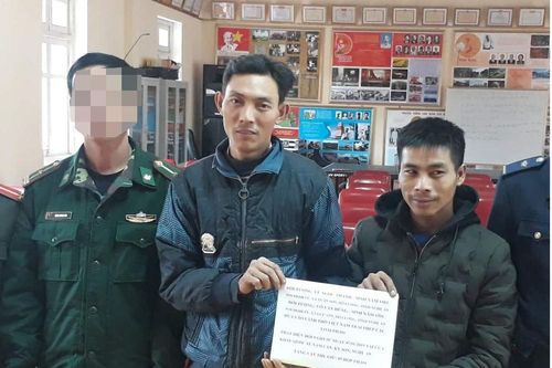 Bắt 2 đối tượng vận chuyển pháo nổ qua biên giới