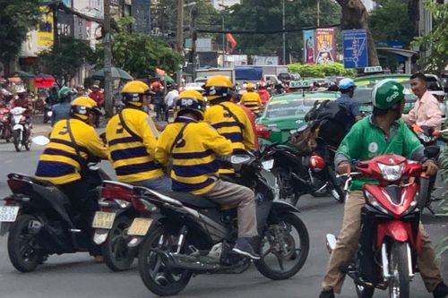 Sát Tết, 'be' miễn phí đồng phục và tặng thêm thu nhập để tuyển tài xế