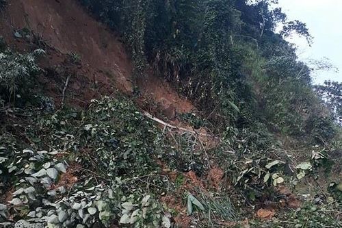 Nghệ An nhiều tuyến đường bị sạt lở, hư hỏng nghiêm trọng