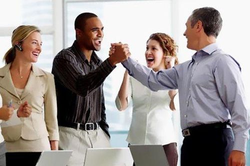 Làm thế nào để có một cái bắt tay thành công ở công sở?
