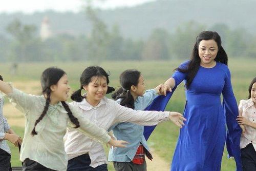 Lộ hậu trường MV Tết của NSƯT Tố Nga
