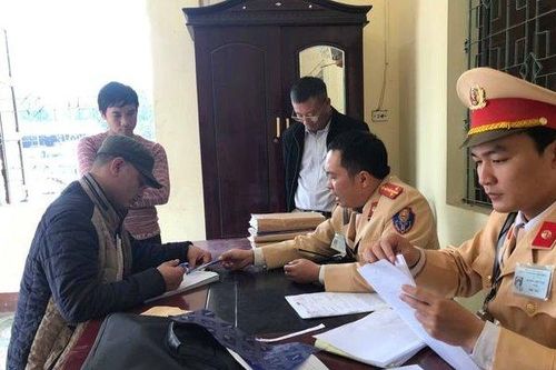 Tài xế điều khiển xe có 10 hành khách dương tính với ma túy khai gì tại CQĐT?