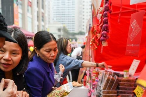 Những gì cần có trong làn đi chợ Tết của các bà nội trợ