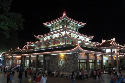 Biển người chen chân xin lộc đầu năm tại Miếu Bà Chúa Xứ Núi Sam