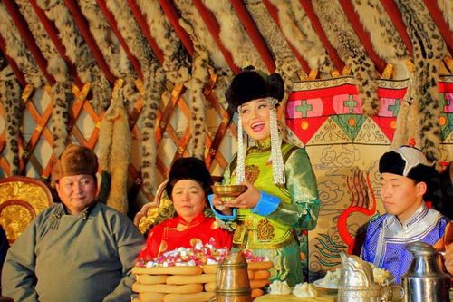 Uống trà, tắm gội và phong tục đón giao thừa khác lạ dịp Tết Âm