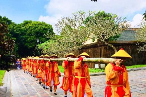 Hoàng cung Huế hạ nêu, tưng bừng khai ấn đầu năm