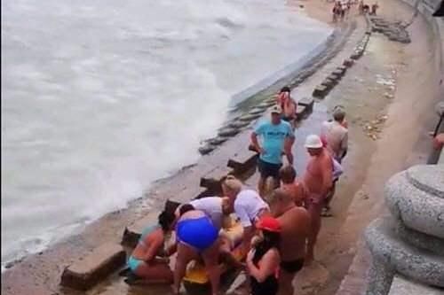 Hai du khách Nga bị đuối nước tại bãi biển Nha Trang