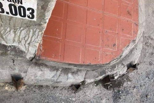 Sẽ kiểm tra, nhắc nhở gia đình đóng cọc sắt cạnh tường nhà khiến ô tô đi qua bị nổ lốp