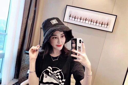 Style vừa đơn giản vừa cá tính với áo phông in hình và in chữ 2019