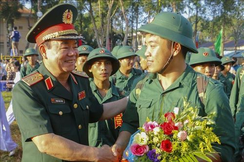 Tỷ lệ thanh niên trình độ cao đẳng, đại học nhập ngũ ở Cần Thơ tăng