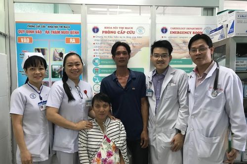 Bác sĩ quyên góp tiền đặt máy tạo nhịp tim cứu sống thai phụ