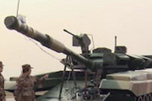 Trung Quốc tạo mô hình tăng T-90 của Nga để lính tập bắn?