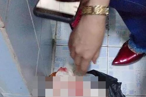 Cháu bé sơ sinh tử vong trong thùng rác của một công ty
