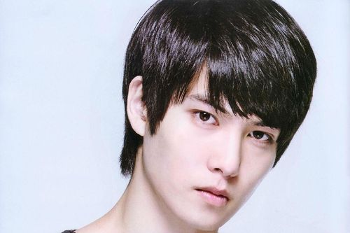 Video khiến fan bức xúc với lý do Jong Hyun chạm vòng 3 của Yoona