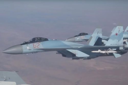 Xem tiêm kích Su-35 hộ tống Bộ trưởng Quốc phòng Nga qua vùng trời Syria