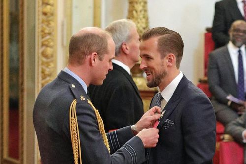 Harry Kane vinh dự nhận huân chương Hoàng gia