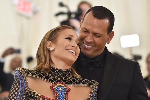 Jennifer Lopez khoe cơ bụng săn chắc trong clip khiêu vũ gợi cảm