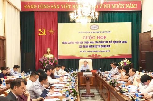 Ngân hàng và tổ chức chính trị-xã hội hợp lực đẩy lùi tín dụng đen