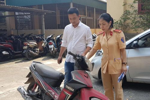 Nhận lại xe máy sau 8 năm bị mất cắp