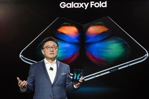 Samsung sắp mở đặt hàng trước điện thoại gập Galaxy Fold