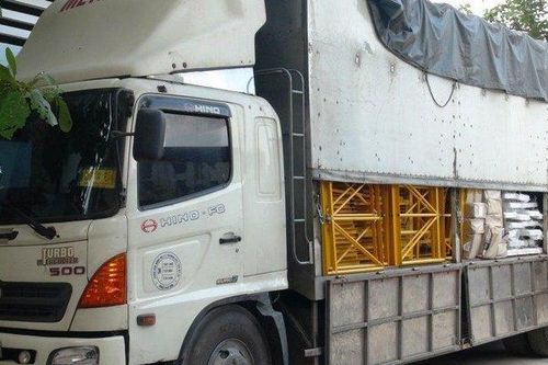 Kiểm tra xe, phát hiện gần 19.000 bao thuốc lá lậu