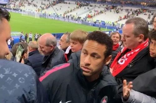 Neymar trước nguy cơ bị cấm 8 trận vì đấm CĐV