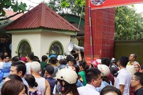 Nghe tin trường mầm non cháy, hàng trăm phụ huynh cuống cuồng giải cứu con