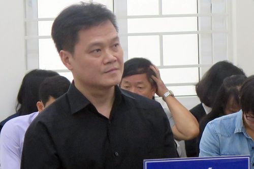 Cựu công an lừa đảo tiền tỷ lĩnh 8 năm tù