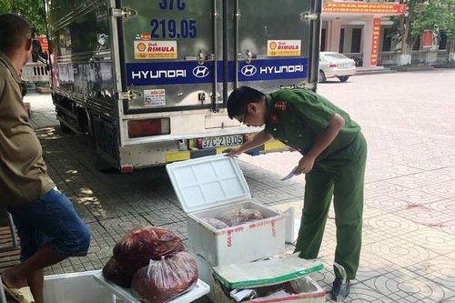 Bắt giữ gần 100kg nội tạng không rõ nguồn gốc chuẩn bị lên bàn nhậu