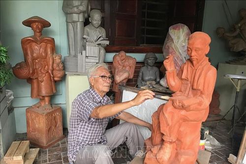 Họa sỹ, nhà điêu khắc Trần Minh Châu trọn tấm lòng với Bác
