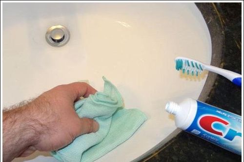 Làm sạch thiết bị nhà tắm không cần đến hóa chất độc hại
