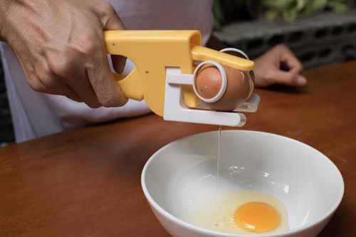 Đập trứng nhanh, không dính tay nhờ dụng cụ thần thánh này