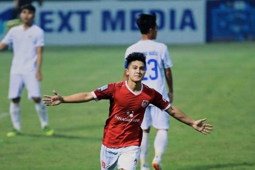 Vừa được triệu tập vào U23 Việt Nam, cầu thủ Việt kiều lập tức chiếm 'sóng'