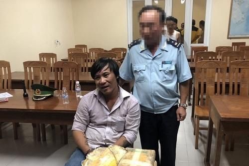 Bắt đối tượng vận chuyển 40.000 viên ma túy tổng hợp