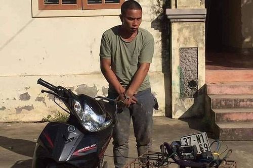 Công an xã mật phục bắt đối tượng mang đao đi trộm chó
