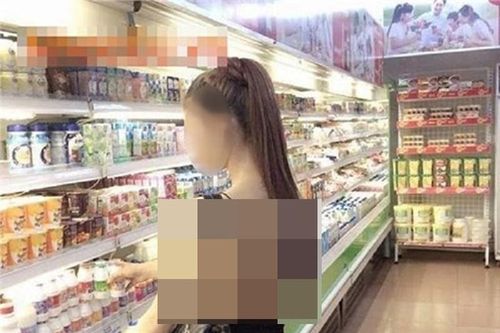 Hà Nội nóng 40 độ C, các cô gái thi nhau 'mặc như không' khiến thiên hạ trố mắt