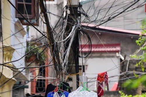 Hà Nội: Dây điện chằng chịt, mối nguy hiểm cháy nổ cận kề trong mùa nắng nóng