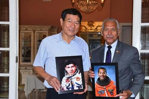 Cựu giám đốc NASA thăm Việt Nam, thúc đẩy hợp tác vũ trụ