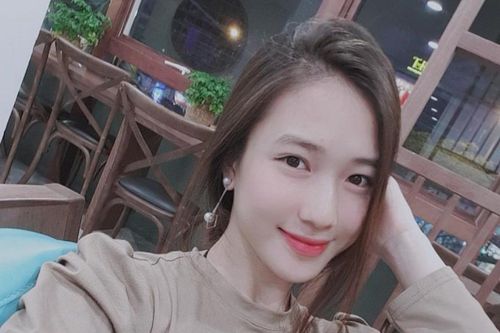 Nhan sắc mòn con mắt của cựu hot girl Hà thành sau khi sinh con đầu lòng