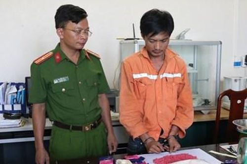 Bắt trùm ma túy mặc áo ngành Điện lực vận chuyển 'hàng'