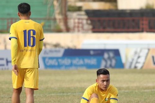 Văn Toàn nhạt nhòa, HAGL thua đậm trước SLNA